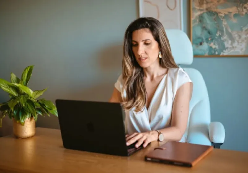 Consulta do Viajante Online, em destaque na SÁBADO Viajante eFex